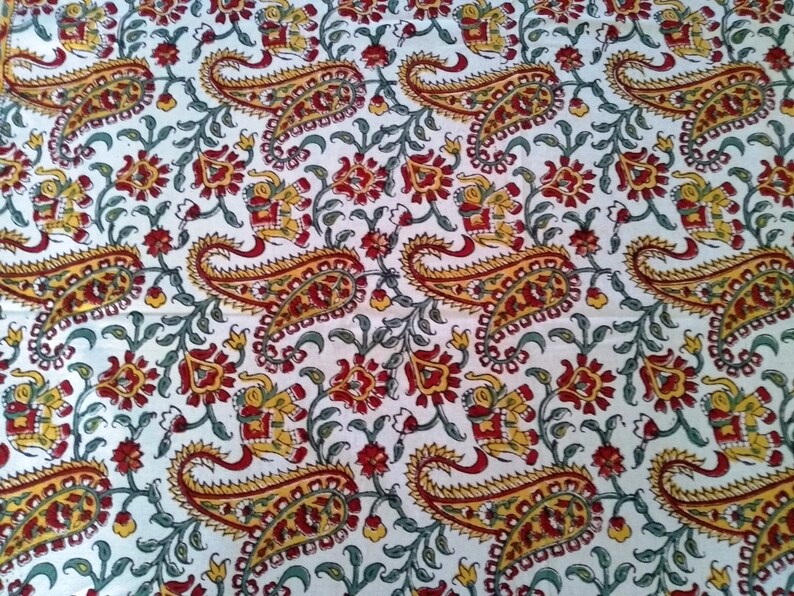 Festive Cotton Paisley Handblock Printed Table Cloth with 6 Napkins – 6 Seater Dining Table Linen