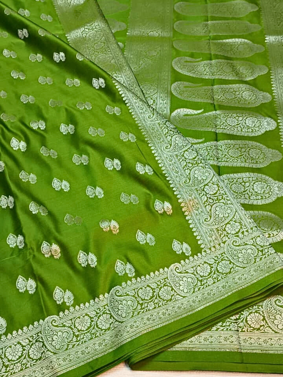 Handwoven Mashru Silk Saree with Heavy Pallu