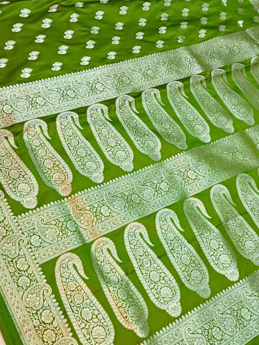 Handwoven Mashru Silk Saree with Heavy Pallu